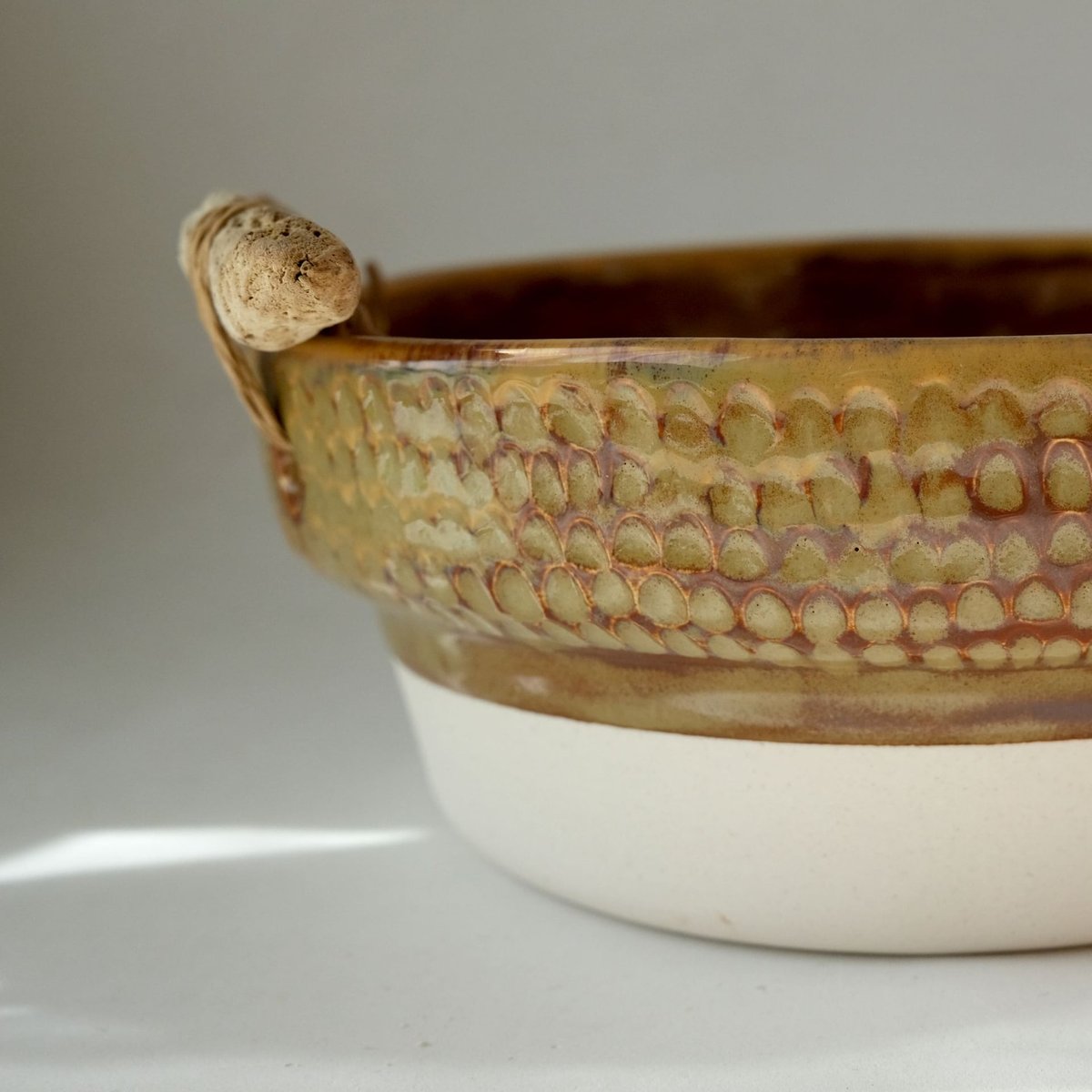 Ahşap Kulplu Bal Rengi Kase — Sahar Babayiğit 1